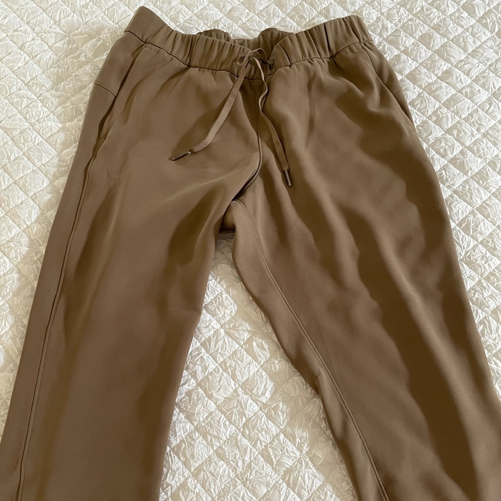 Lululemon Jet crop size 8